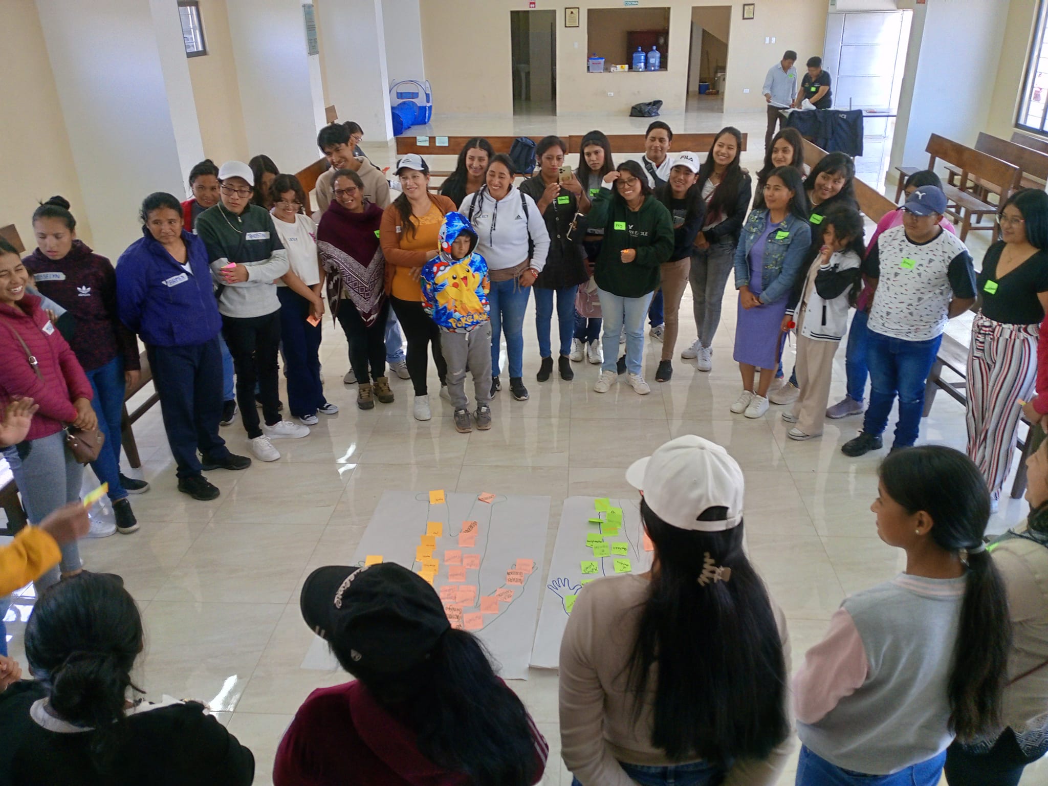 Integrantes de las organizaciones comunitarias de Imbabura trabajando juntos